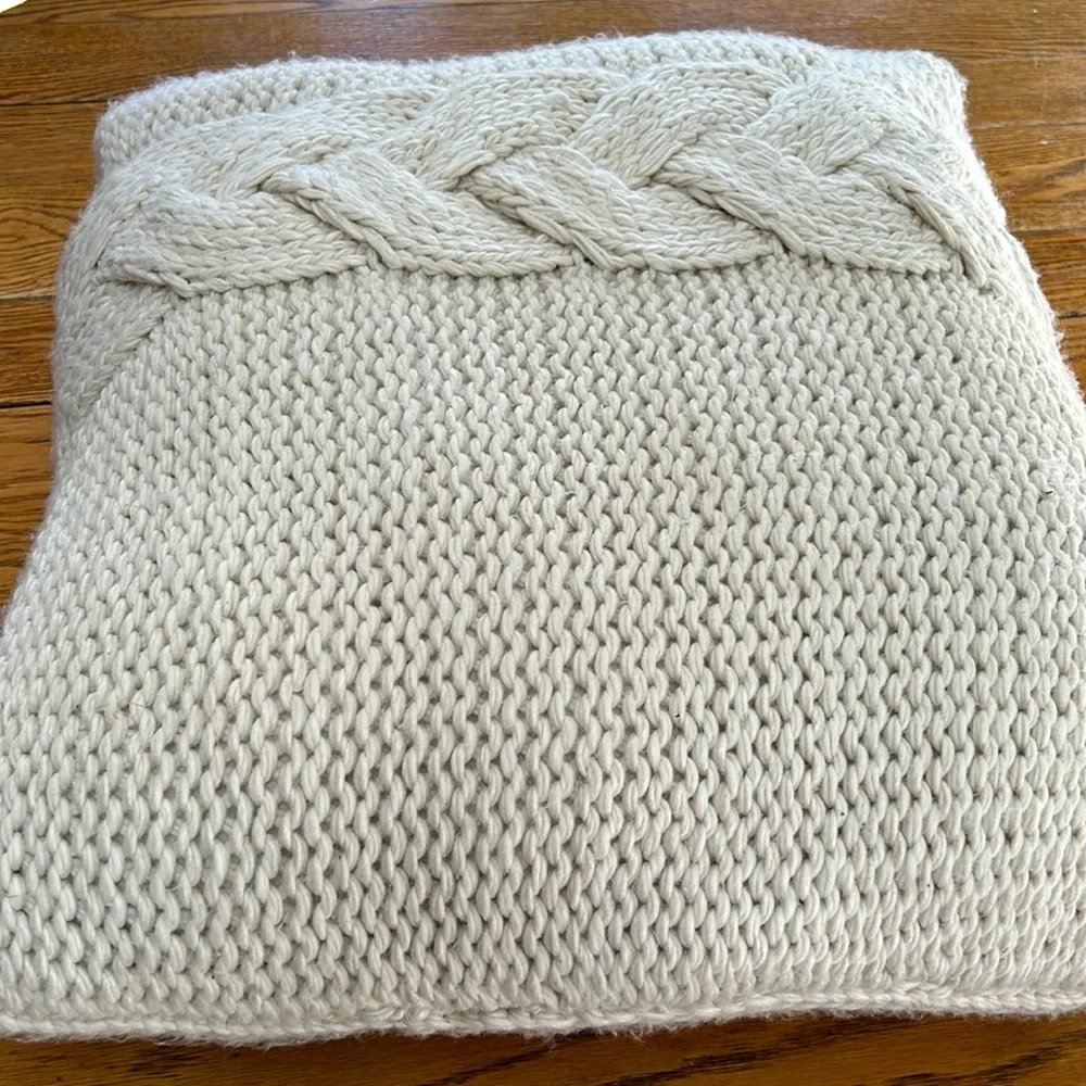 Chunky cable knit 24” square accent pillow. Cream color. Great condition.